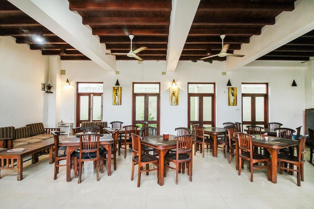 Ceylonica Beach Hotel Негомбо Екстер'єр фото