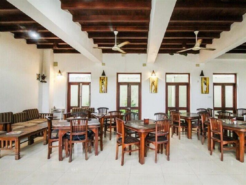 Ceylonica Beach Hotel Негомбо Екстер'єр фото